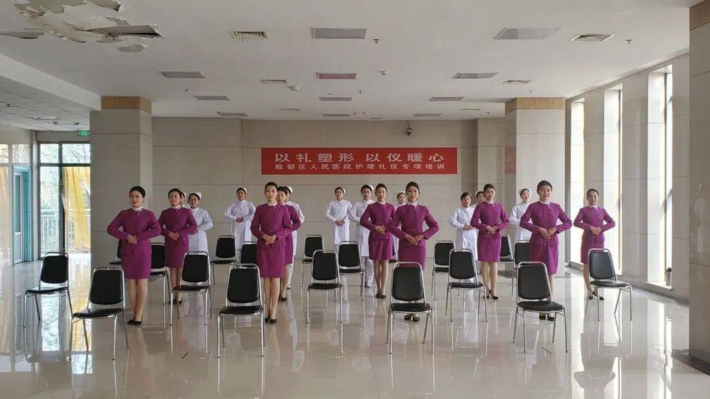 以禮塑形，用心服務——殷都區人民醫院開展護理人員禮儀培訓紀實